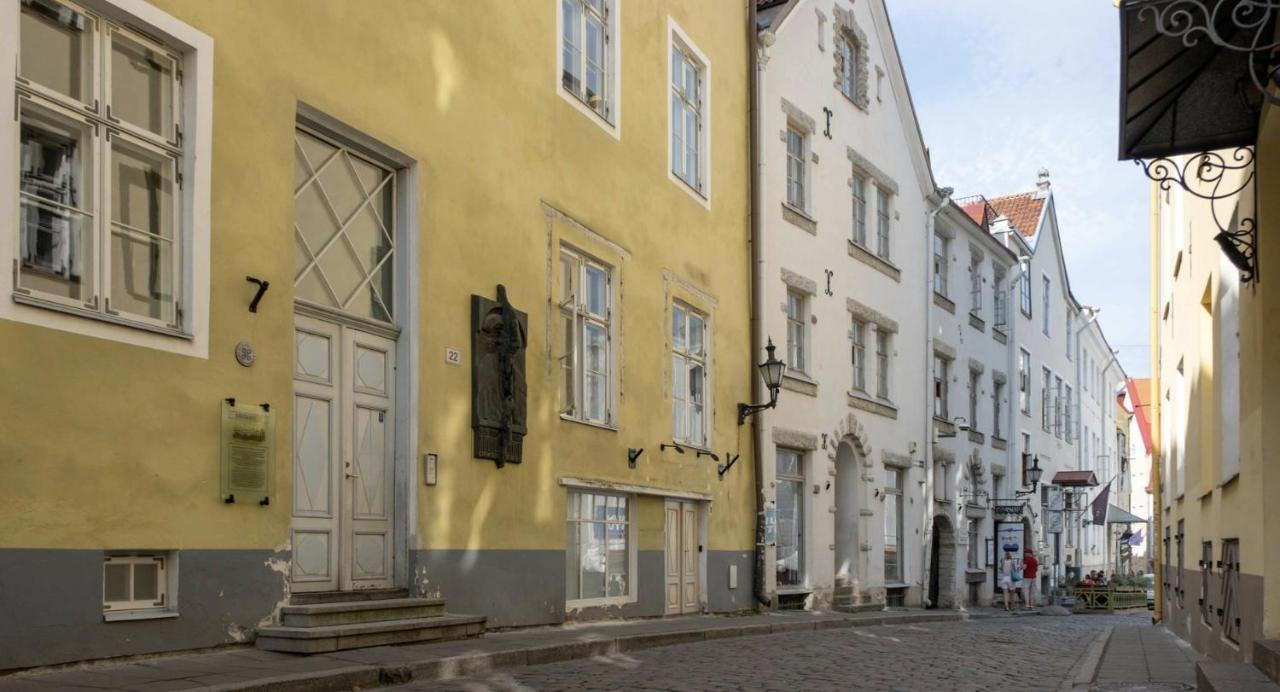 Spacious Studio Apartment In The Heart Of Old Town Tallinn Exterior photo